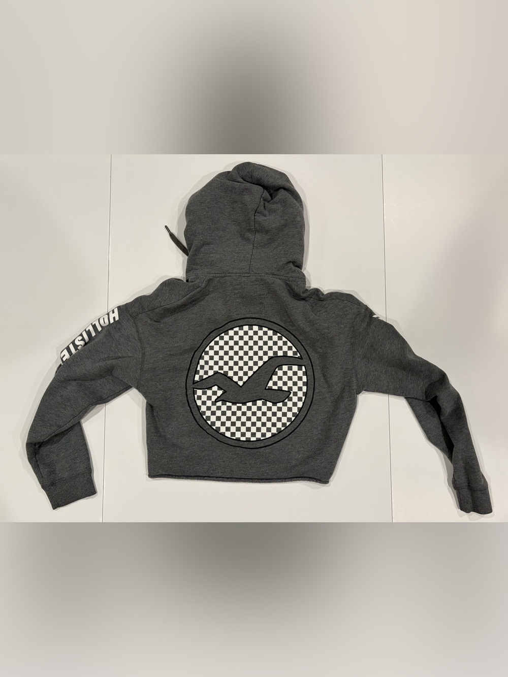 Hollister Co. Cropped Graphic Hoodie – Dark Heather Grey - Size M - Picture 2 of 7